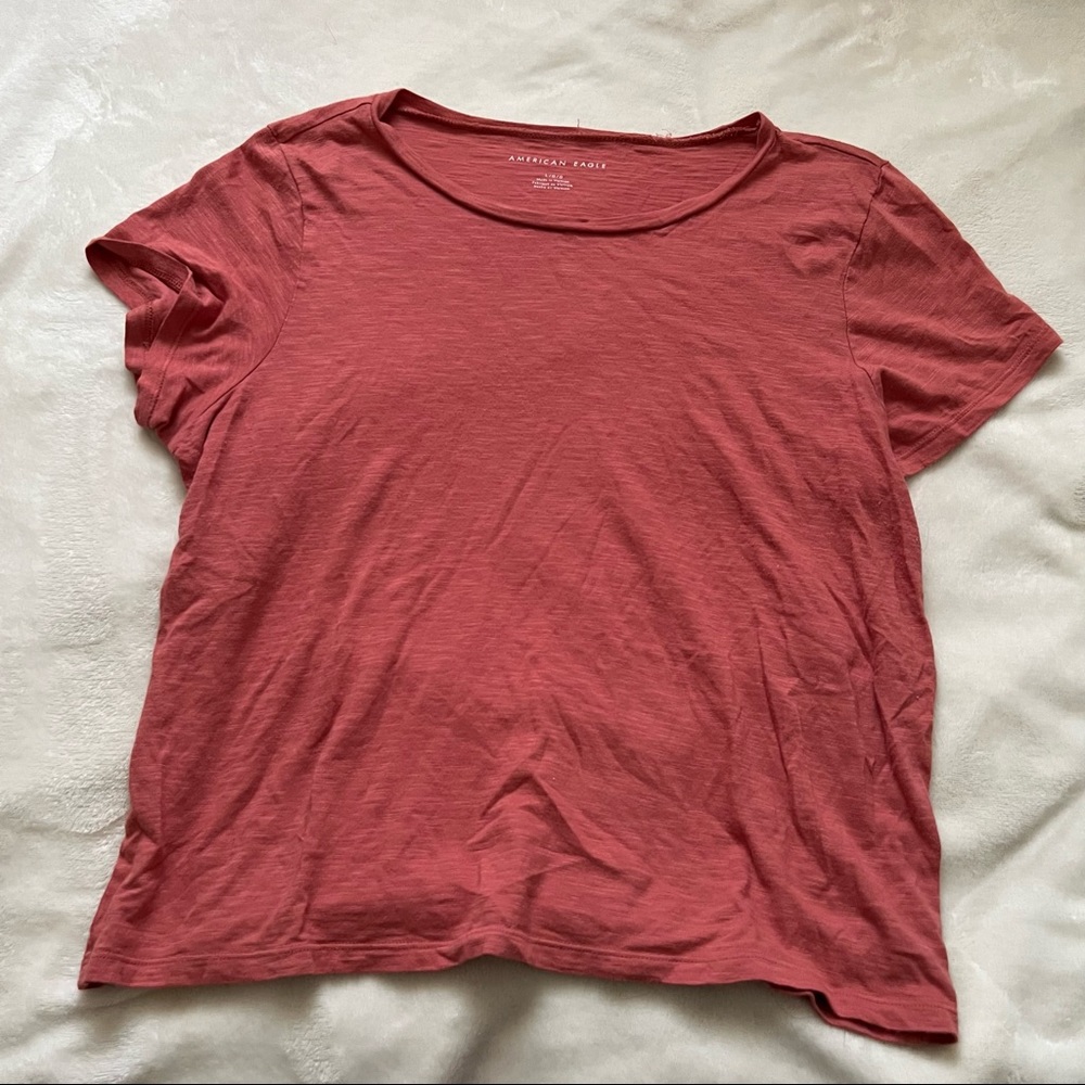 pink tshirt